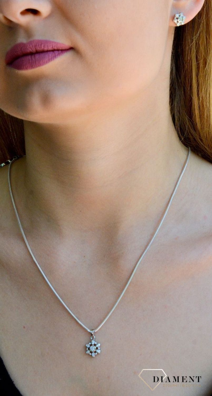 Srebrne kolczyki damskie kwiatki z cyrkoniami DIA-KLC-9430-925a.jpg