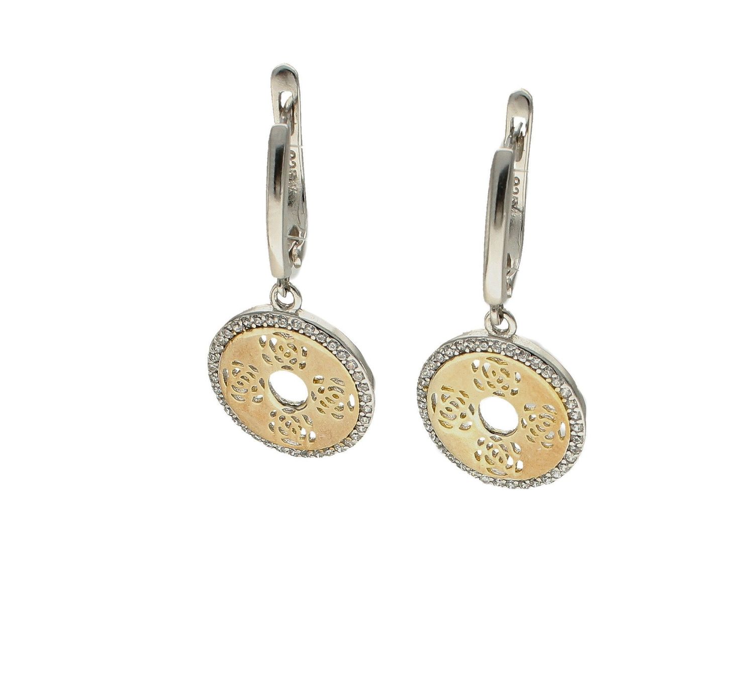 Srebrne kolczyki okrągłe z pozłoceniem ażurowy wzór DIA-KLC-9442-925. Kolczyki okrągłe z elementem ozdobnym pokrytym złotem i ażurowym wzorem to doskonała propozycja dla osób szukających modnych, minimalistycznych dodatków.Na.jpg