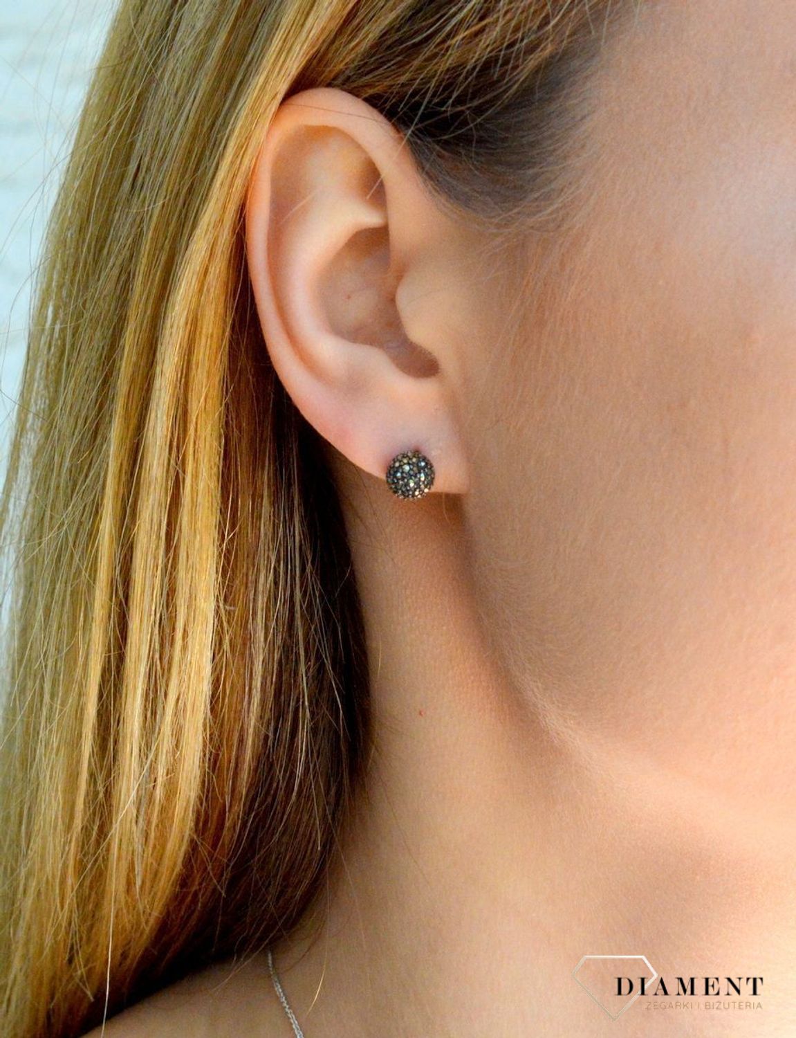 Srebrne kolczyki kulki wkrętki z markazytami DIA-KLC-9451-925.  Kolczyki z wygodnym zapięciem na sztyft. Całość wykonana z najwyższej jakości srebra próby 925. Biżuteria to świetny pomysł na prezent..jpg