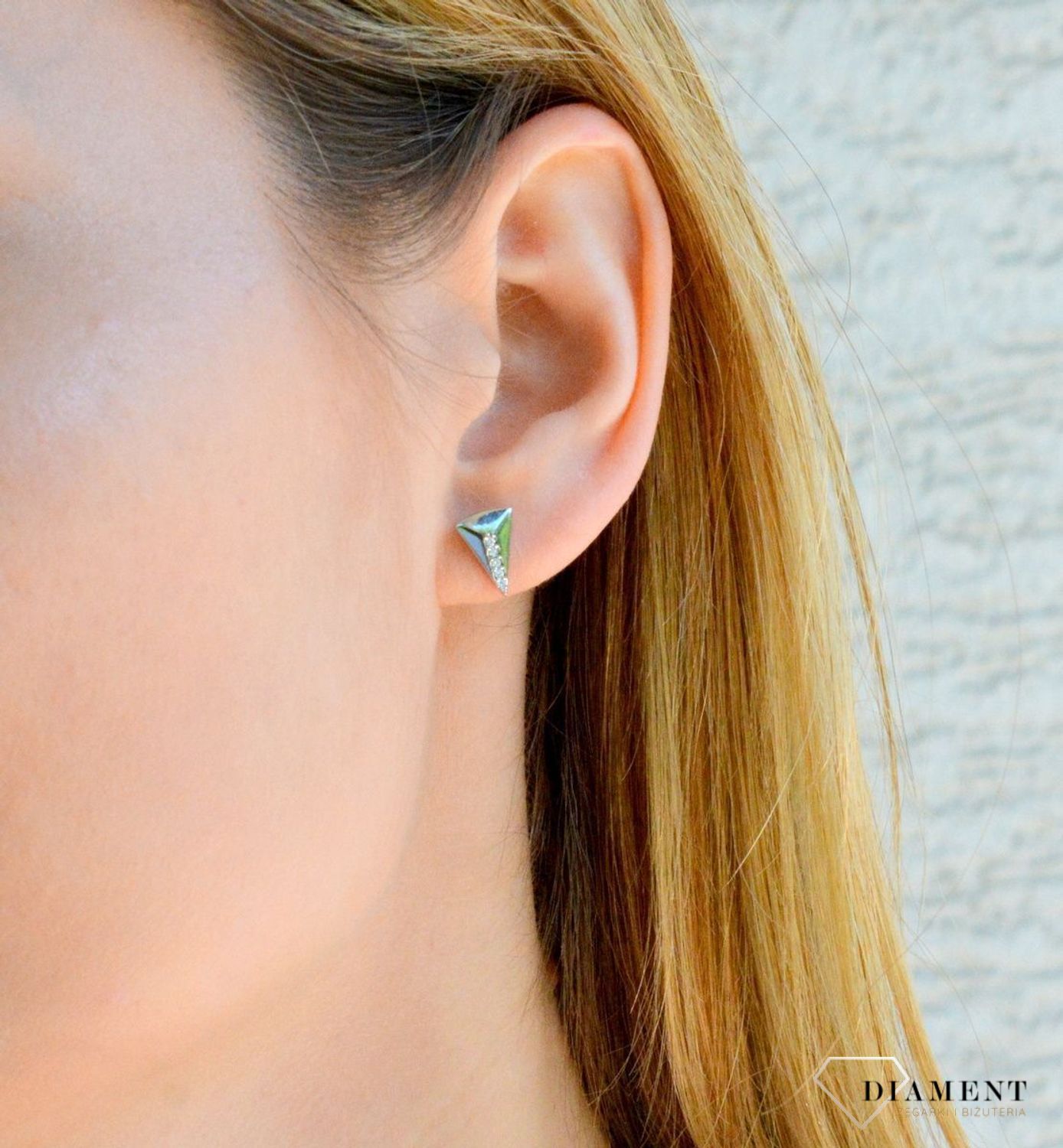 Srebrna kolczyki damskie trójkąty z cyrkoniami wkrętki DIA-KLC-9466-925d.jpg