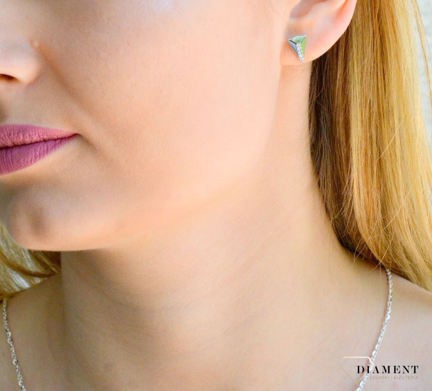 Srebrna kolczyki damskie trójkąty z cyrkoniami wkrętki DIA-KLC-9466-925d.jpg