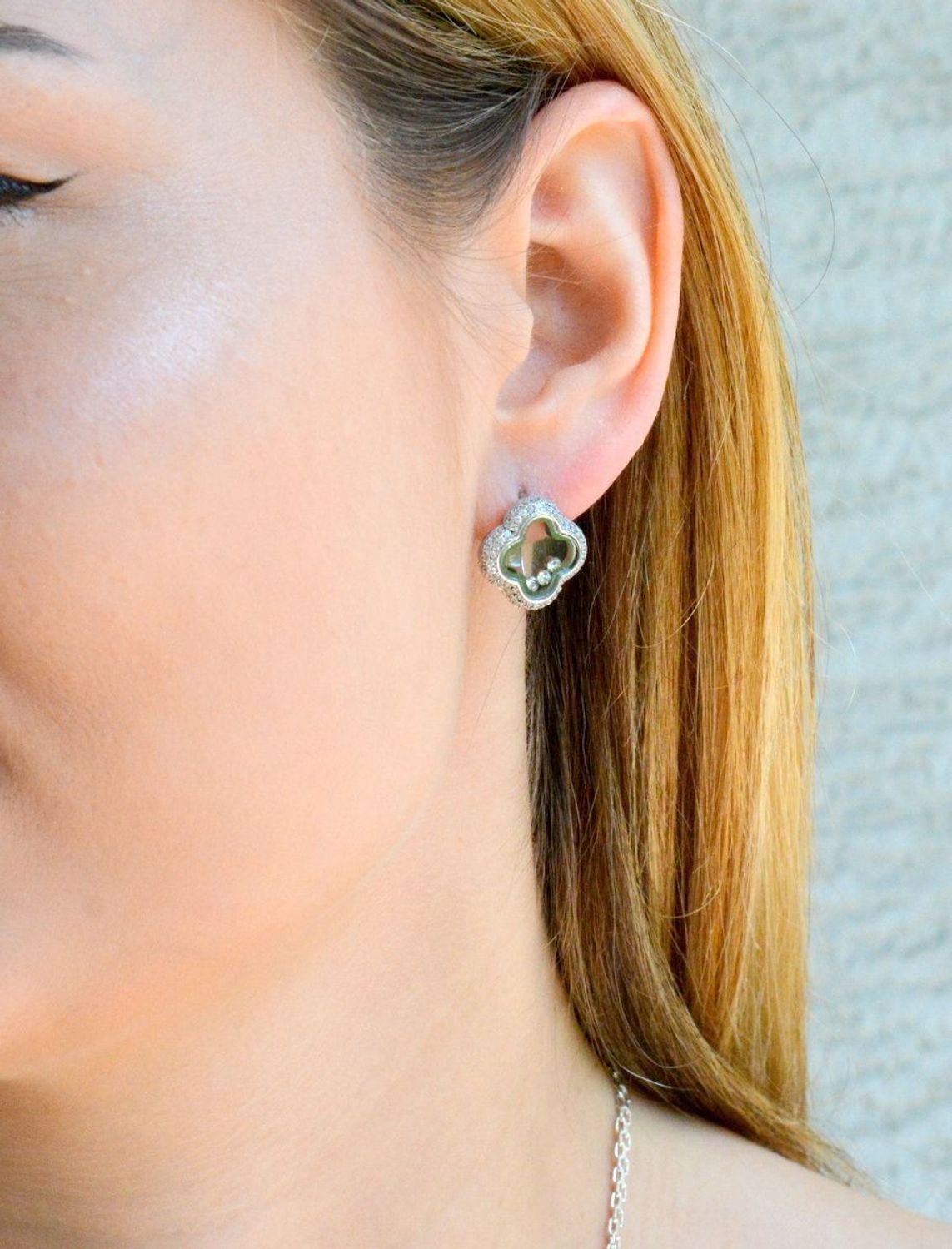 Srebrne kolczyki koniczynki z cyrkoniami zamkniętymi w środku DIA-KLC-9476-925c.jpg