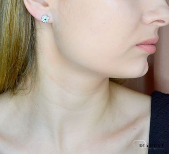 Srebrne kolczyki damskie wkrętki kwiatki z zieloną cyrkonią DIA-KLC-9573-925.  Srebrne kolczyki damskie. Srebrne kolczyki wkrętki. Srebrne kolczyki damskie, dla dziecka. Kolczyki srebrne na prezent. małe kwiatki wkrętki2.JPG