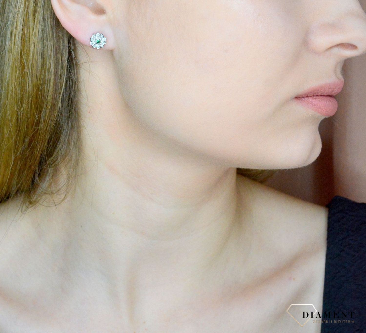 Srebrne kolczyki damskie wkrętki kwiatki z zieloną cyrkonią DIA-KLC-9573-925.  Srebrne kolczyki damskie. Srebrne kolczyki wkrętki. Srebrne kolczyki damskie, dla dziecka. Kolczyki srebrne na prezent. małe kwiatki wkrętki.jpg
