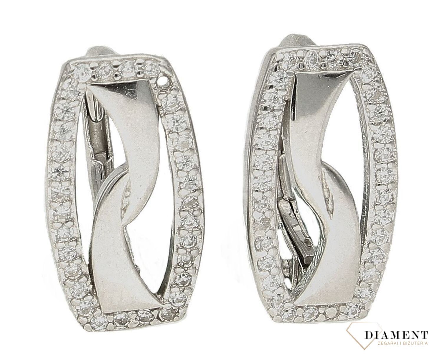 Srebrne kolczyki damskie prostokątne otoczone cyrkonią angielskie DIA-KLC-9575-925. Srebrne kolczyki. Biżuteria damska. Kolczyki.jpg