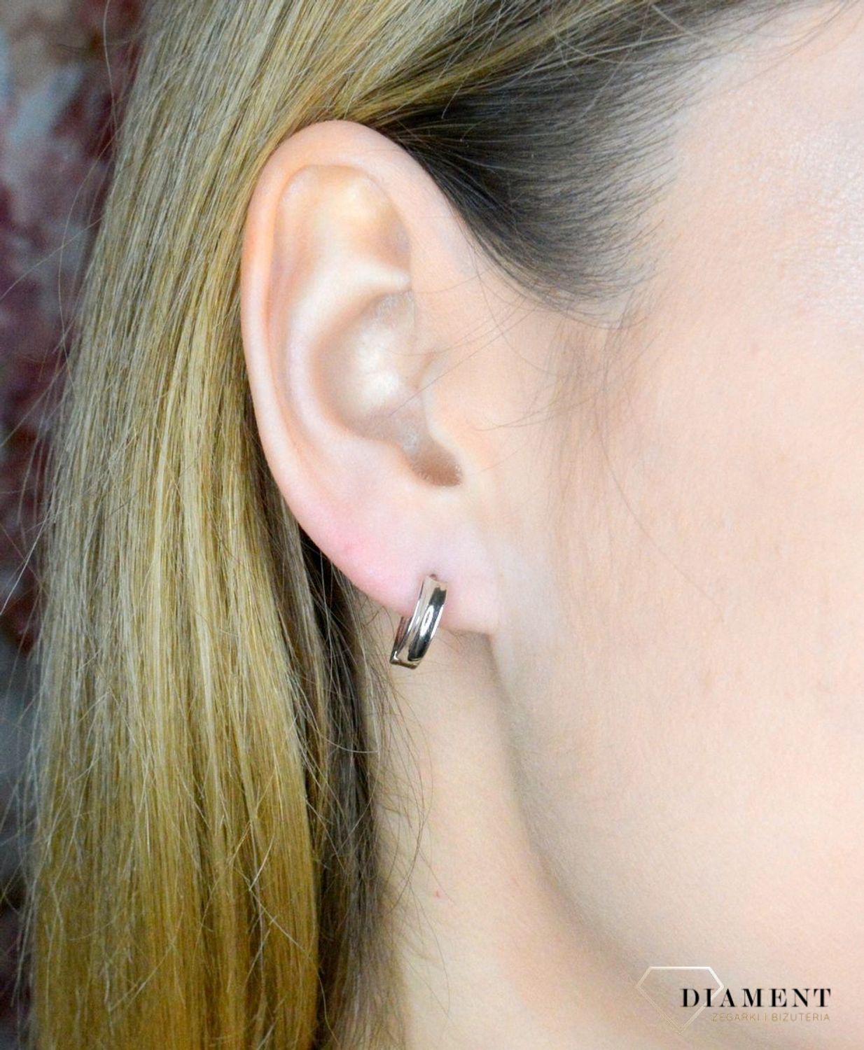 Srebrne kolczyki damskie małe szerokie kółeczka 925 DIA-KLC-9577-925. Srebrne kolczyki koła. Delikatne kolczyki srebrne. Pomysł na prezent dla każdej kobiety. Biżuteria srebrna. Małe kółeczka srebrne..jpg