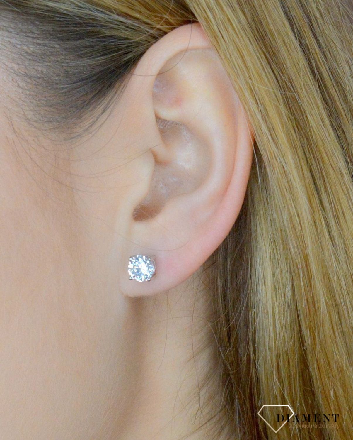 Srebrne kolczyki damskie 925 wkrętki okrągłe białe cyrkonie DIA-KLC-9581-925. Srebrne kolczyki damskie. Srebrne kolczyki wkrętki. Srebrne kolczyki damskie cyrkonie. Kolczyki srebrne na prezent. Klasyczne kolczyki damskie. 1.jpg