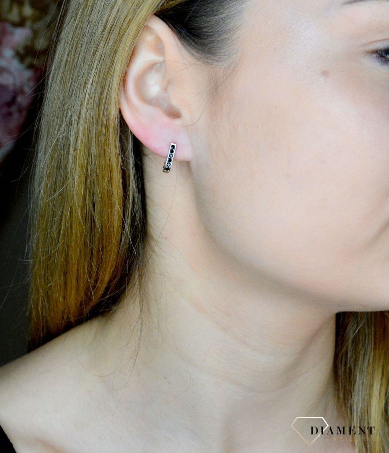 Srebrne kolczyki damskie zapięcie angielskie czarna cyrkonia DIA-KLC-9582-925. Srebrna biżuteria. Srebrne kolczyki. Biżuteria damska. Kolczyki srebrne. Pomysł na prezent. Kolczyki z cyrkoniami. Kolczyki dziecięce..jpg