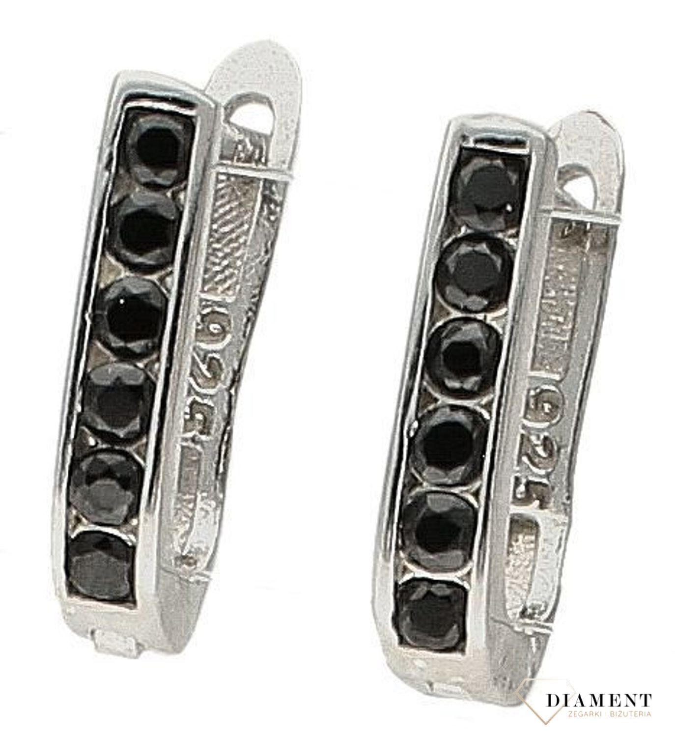 Srebrne kolczyki damskie zapięcie angielskie czarna cyrkonia DIA-KLC-9582-925. Srebrna biżuteria. Srebrne kolczyki. Biżuteria damska. Kolczyki srebrne. Pomysł na prezent. Kolczyki z cyrkoniami. Kolczyki dziecięce..jpg