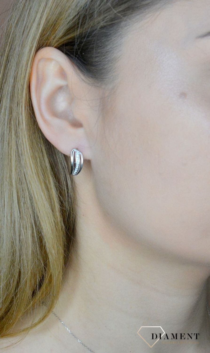 Srebrne kolczyki damskie wiszące z cyrkonią angielskie zapięcie DIA-KLC-9583-925.  Srebrne kolczyki damskie. Srebrne kolczyki zapięcie angielskie. Srebrne kolczyki damskie delikatne. Kolczyki srebrne na prezent..jpg