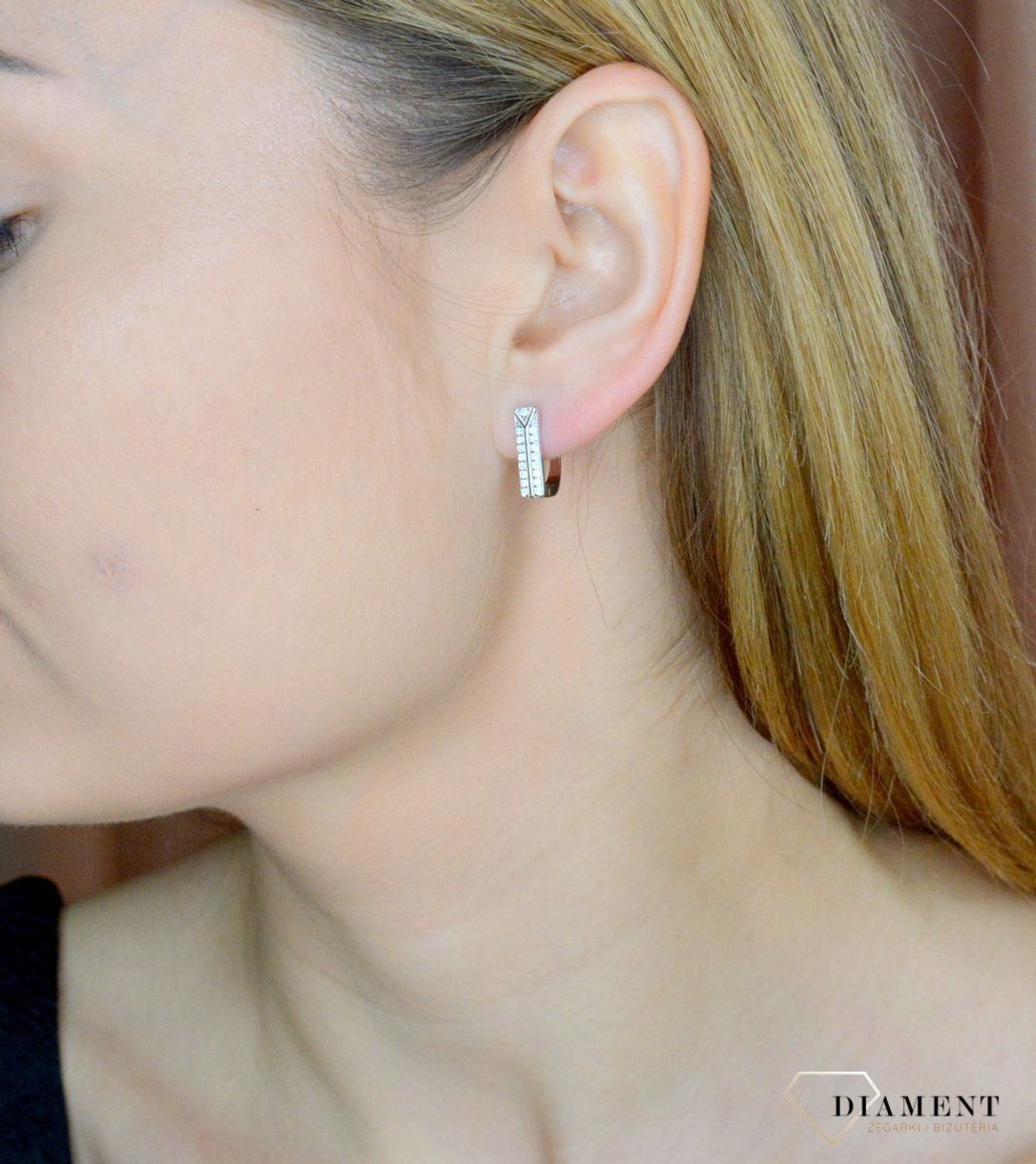 Srebrne kolczyki damskie 925 z białymi cyrkoniami angielskie zapięcie DIA-KLC-9586-925. Srebrna biżuteria. Srebrne kolczyki. Biżuteria damska. Kolczyki srebrne. Pomysł na prezent. Kolczyki z cyrkoniami..jpg