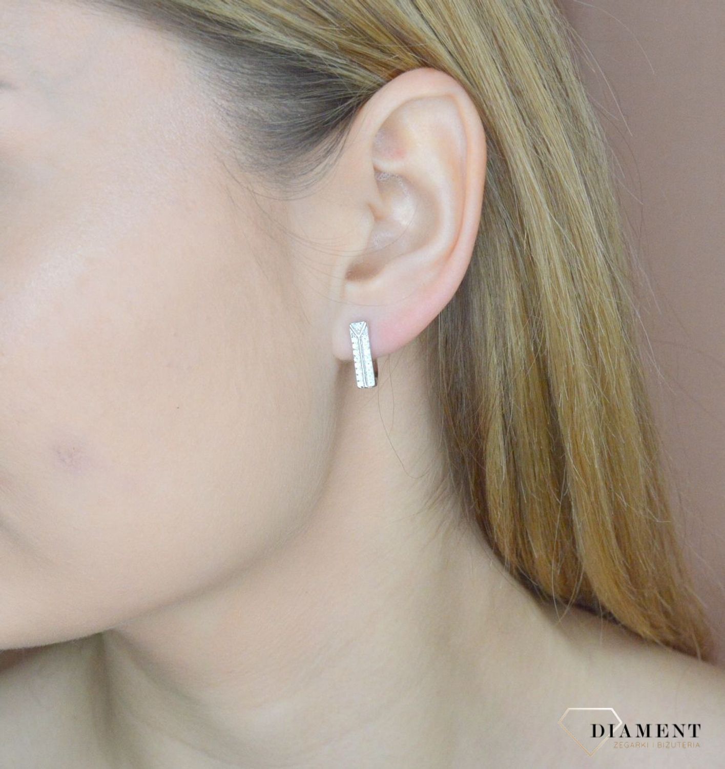 Srebrne kolczyki damskie 925 z białymi cyrkoniami angielskie zapięcie DIA-KLC-9586-925. Srebrna biżuteria. Srebrne kolczyki. Biżuteria damska. Kolczyki srebrne. Pomysł na prezent. Kolczyki z cyrkoniami..jpg