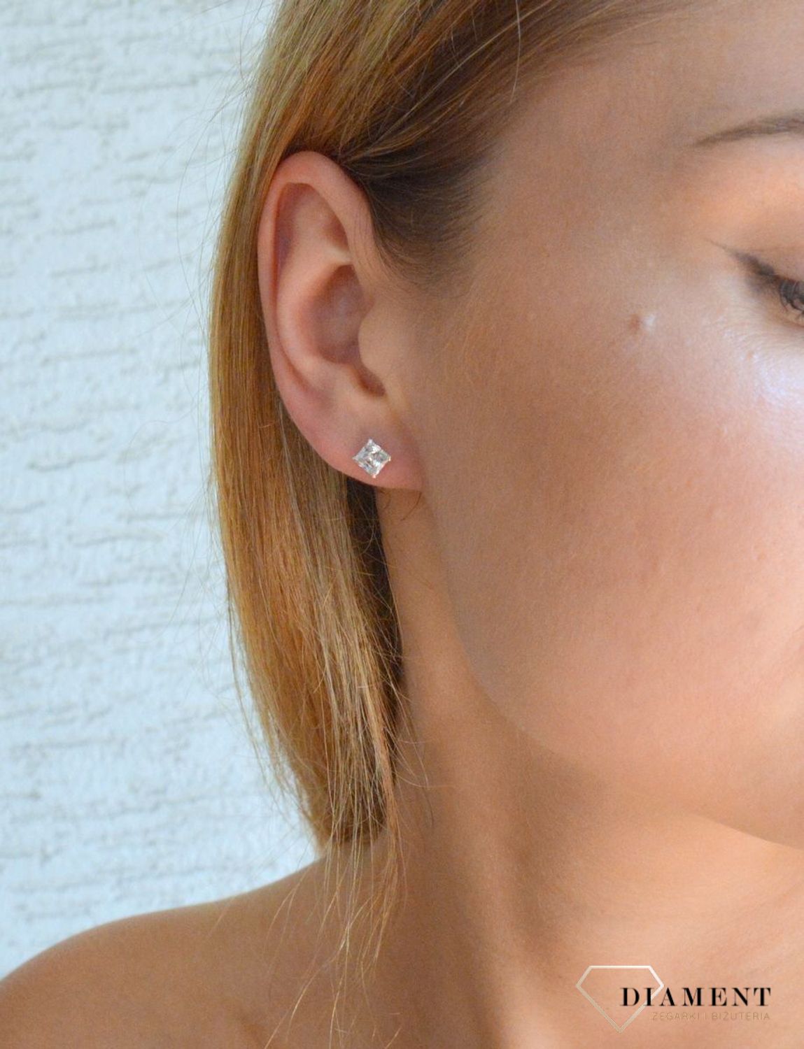 Srebrne kolczyki damskie 925 wkrętki kwadratowe białe cyrkonie DIA-KLC-9589-925. Delikatne kolczyki damskie. Kolczyki dla dziewc.jpg