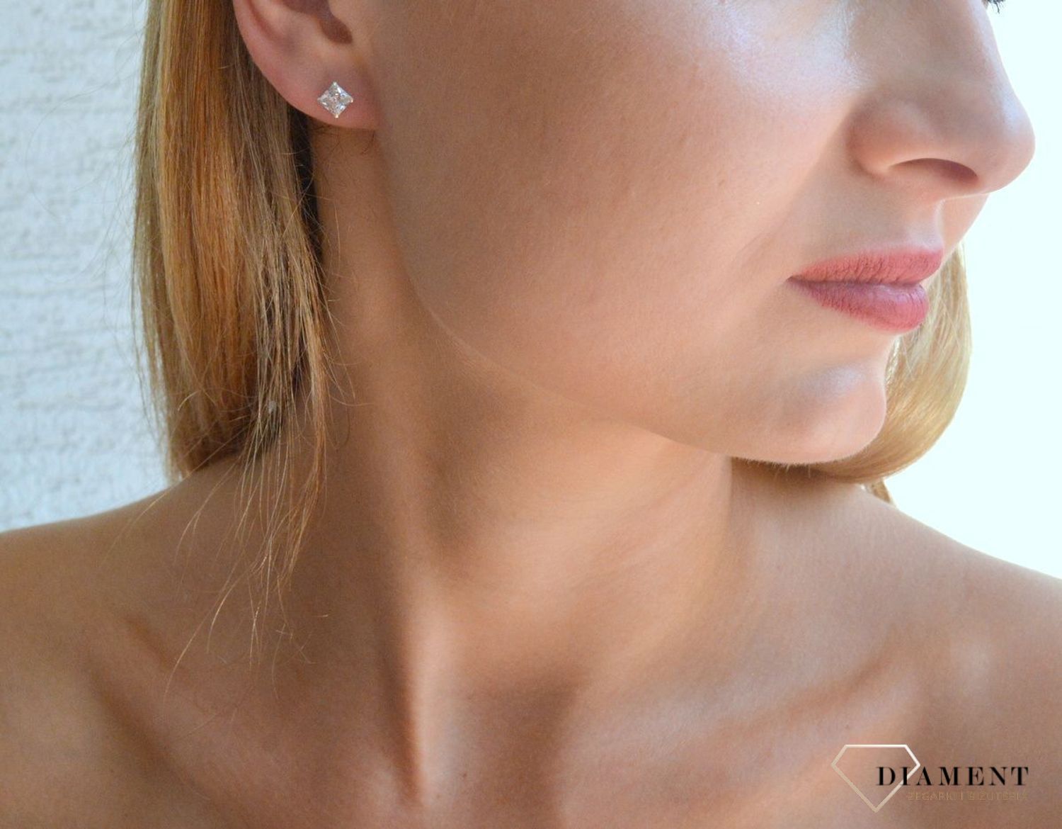 Srebrne kolczyki damskie 925 wkrętki kwadratowe białe cyrkonie DIA-KLC-9589-925. Delikatne kolczyki damskie. Kolczyki dla dziewc.jpg