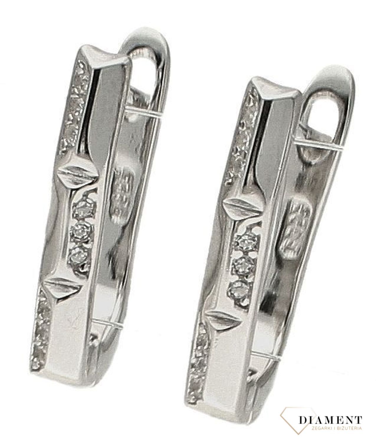 Srebrne kolczyki damskie cienkie pałeczki zapięcie angielskie DIA-KLC-9591-925. Srebrna biżuteria. Srebrne kolczyki. Biżuteria damska. Kolczyki srebrne. Pomysł na prezent. Kolczyki z cyrkoniami..jpg