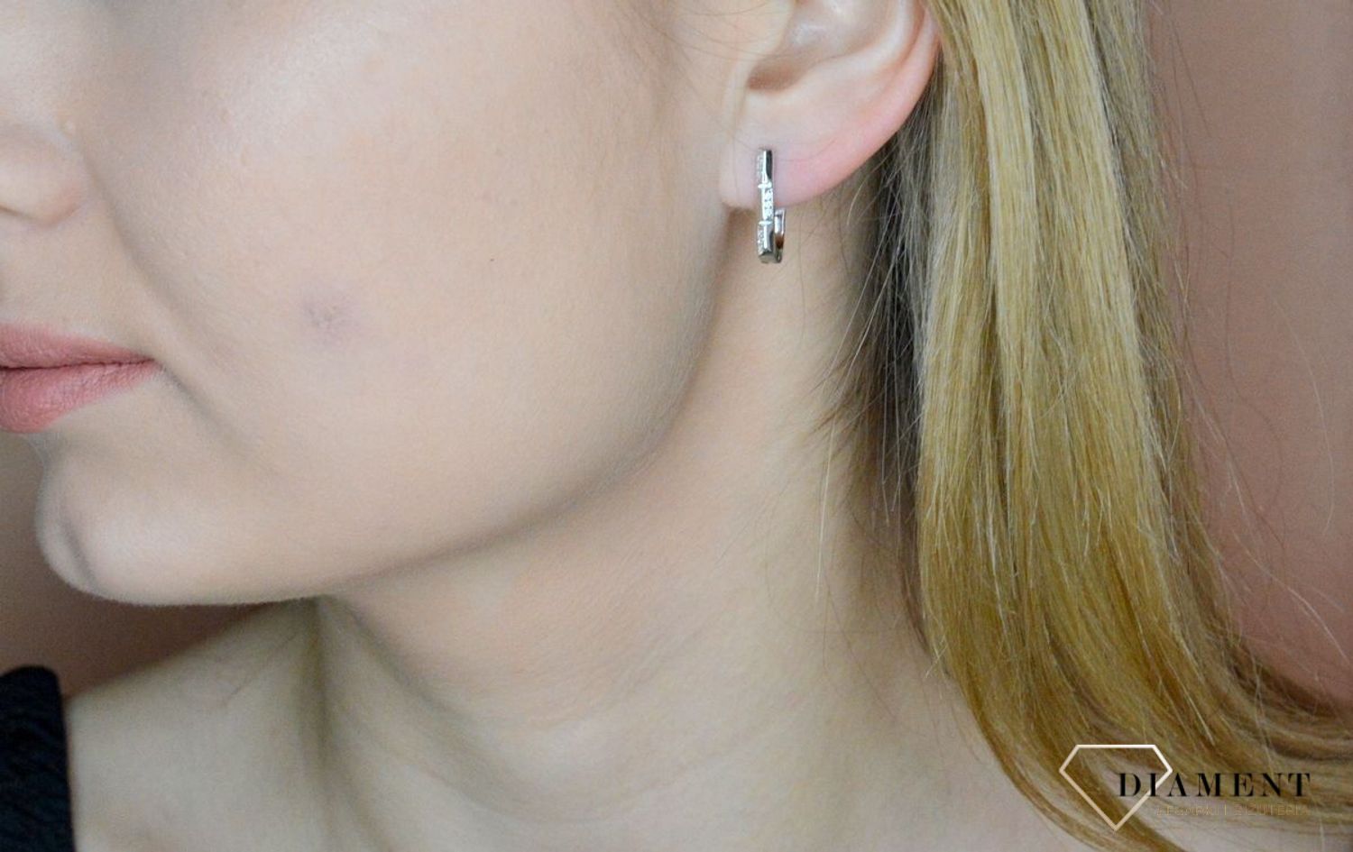 Srebrne kolczyki damskie cienkie pałeczki zapięcie angielskie DIA-KLC-9591-925. Srebrna biżuteria. Srebrne kolczyki. Biżuteria damska. Kolczyki srebrne. Pomysł na prezent. Kolczyki z cyrkoniami..jpg