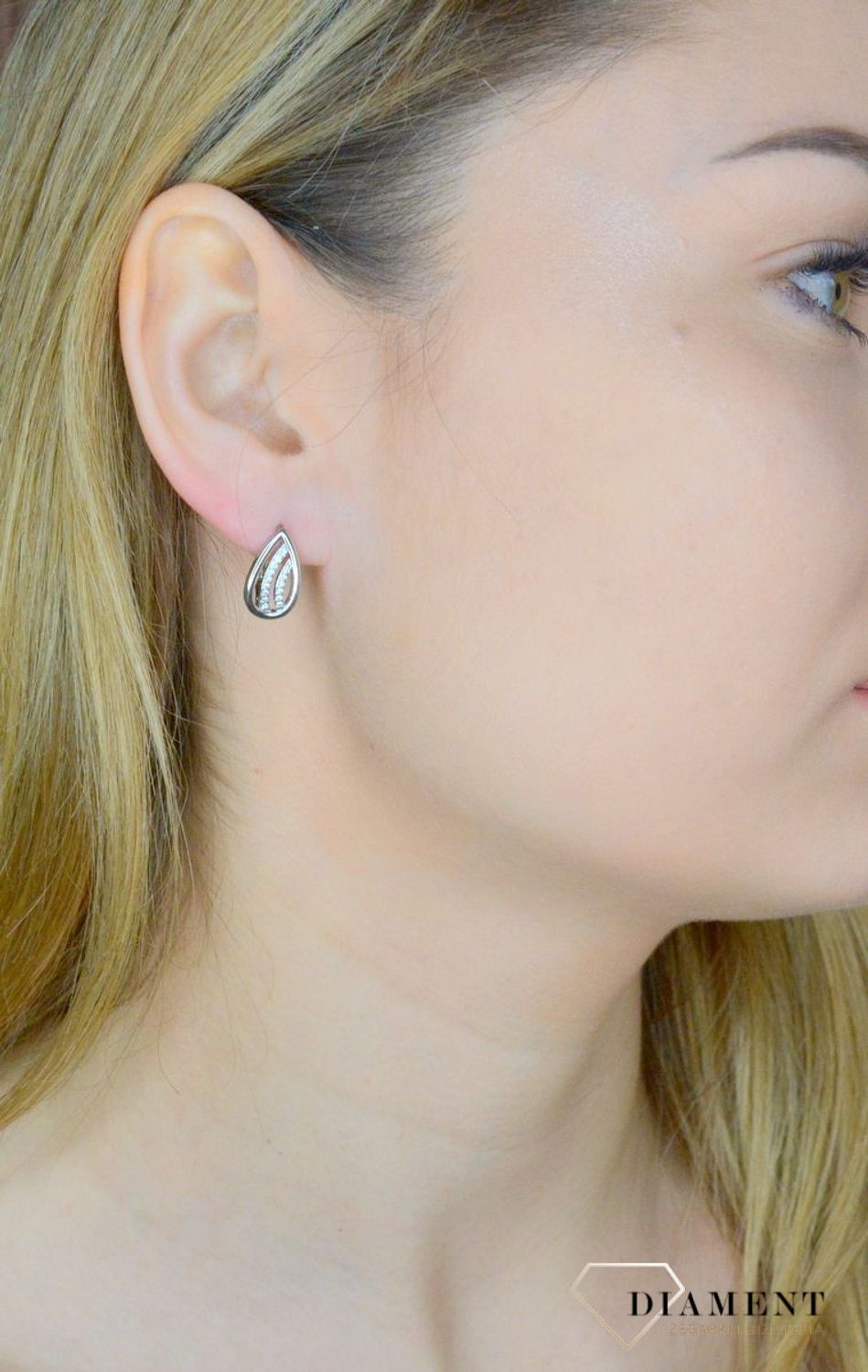 Srebrne kolczyki łezki z białymi cyrkoniami DIA-KLC-9592-925. Kolczyki srebrne łezki. Kolczyki z cyrkoniami. Biżuteria dla kobiet. Biżuteria srebrna. Pomysł na prezent. Biżuteria na lato..jpg