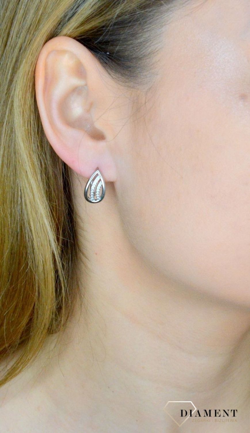 Srebrne kolczyki łezki z białymi cyrkoniami DIA-KLC-9592-925. Kolczyki srebrne łezki. Kolczyki z cyrkoniami. Biżuteria dla kobiet. Biżuteria srebrna. Pomysł na prezent. Biżuteria na lato..jpg