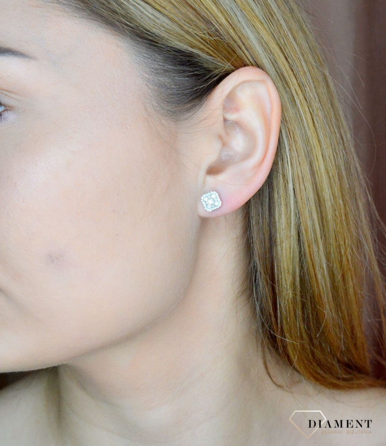 Srebrne kolczyki damskie 925 wkrętki kwadraty wysadzane cyrkoniami DIA-KLC-9595-925. Delikatne kolczyki damskie. Kolczyki dla dz.jpg
