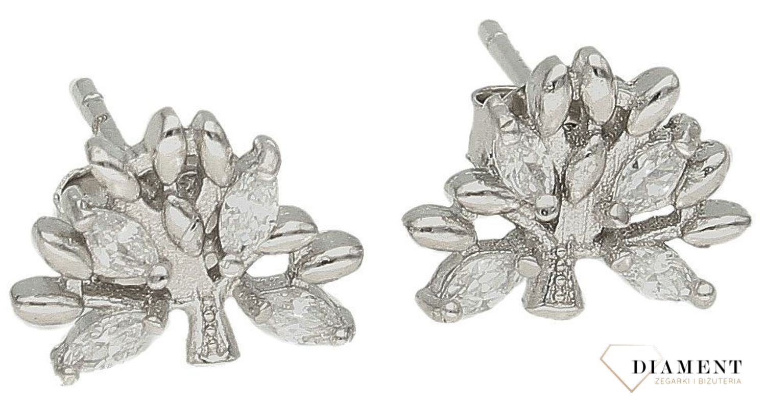 Srebrne kolczyki damskie wkrętki Drzewko szczęścia z cyrkonią DIA-KLC-9599-925. Kolczyki damskie drobne wkrętki. Damskie kolczyki na prezent. Kolczyki w formie drzewka szczęścia. Kolczyki damskie na sztyft..jpg