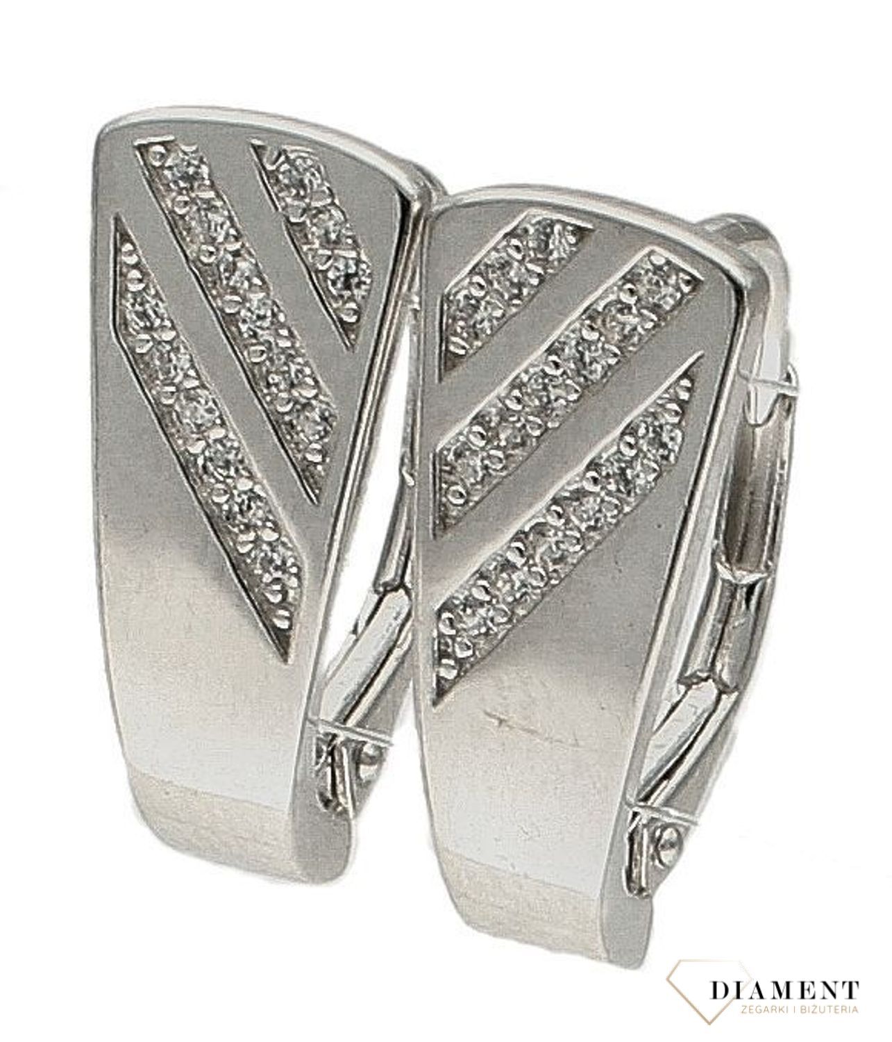 Srebrne kolczyki damskie 925 pasma cyrkonii angielskie zapięcie DIA-KLC-9601-925. Srebrna biżuteria. Srebrne kolczyki. Biżuteria damska. Kolczyki srebrne. Pomysł na prezent. Kolczyki z cyrkoniami..jpg