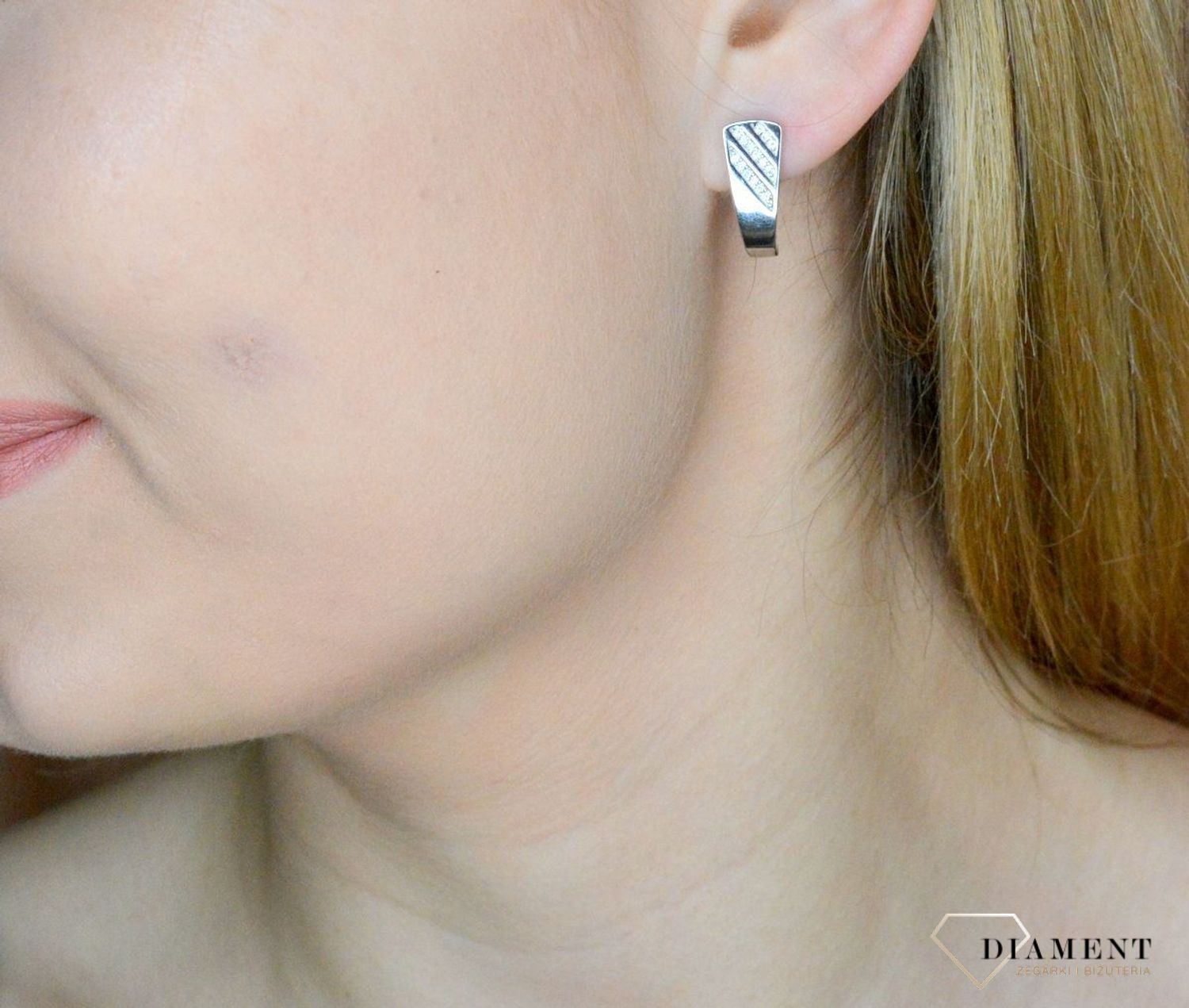 Srebrne kolczyki damskie 925 pasma cyrkonii angielskie zapięcie DIA-KLC-9601-925. Srebrna biżuteria. Srebrne kolczyki. Biżuteria damska. Kolczyki srebrne. Pomysł na prezent. Kolczyki z cyrkoniami..jpg