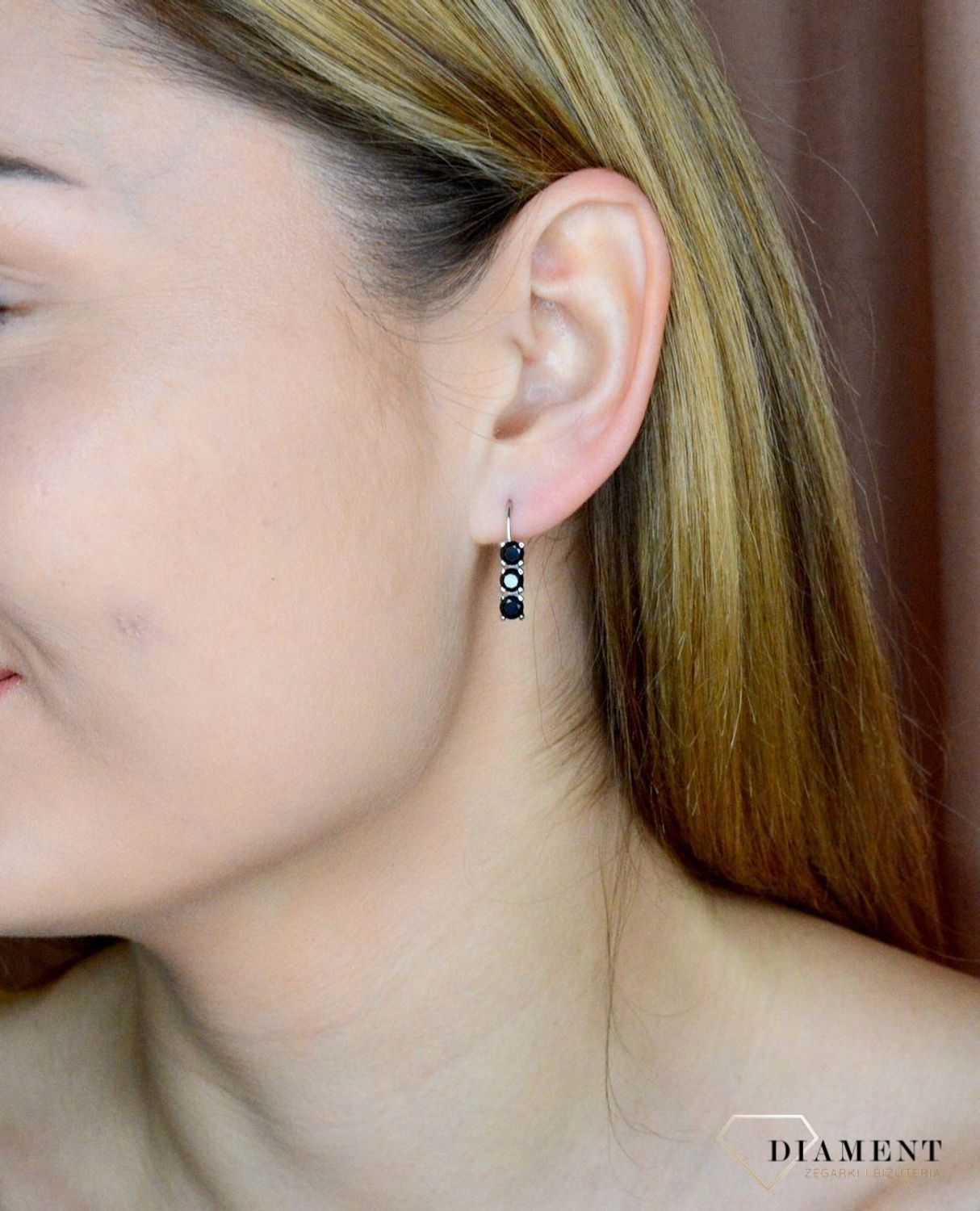 Srebrne kolczyki damskie z czarną cyrkonią angielskie zapięcie DIA-KLC-9608-CZARNE925. Srebrna biżuteria. Kolczyki damskie zapięcie angielskie. Pomysł na prezent dla kobiety. Kolczyki z czarną cyrkonią.jpg