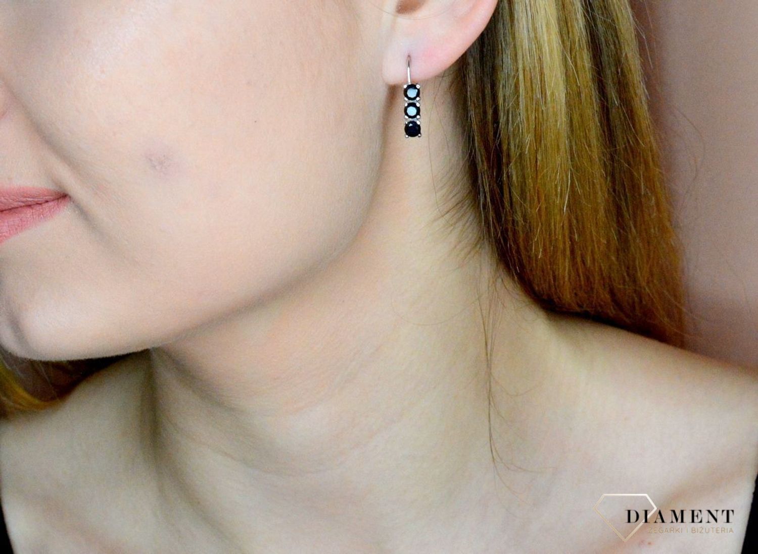 Srebrne kolczyki damskie z czarną cyrkonią angielskie zapięcie DIA-KLC-9608-CZARNE925. Srebrna biżuteria. Kolczyki damskie zapięcie angielskie. Pomysł na prezent dla kobiety. Kolczyki z czarną cyrkonią.jpg