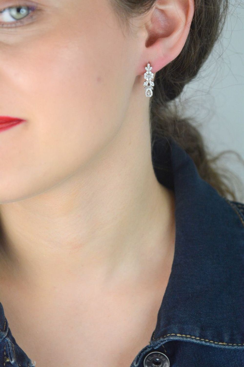 Srebrne kolczyki damskie bogato zdobione cyrkoniami DIA-KLC-9681-925. Kolczyki srebrne z cyrkoniami. Srebrne kolczyki z cyrkoniami dla kobiety. Srebrne kolczyki angielskie idealne na prezent..jpg