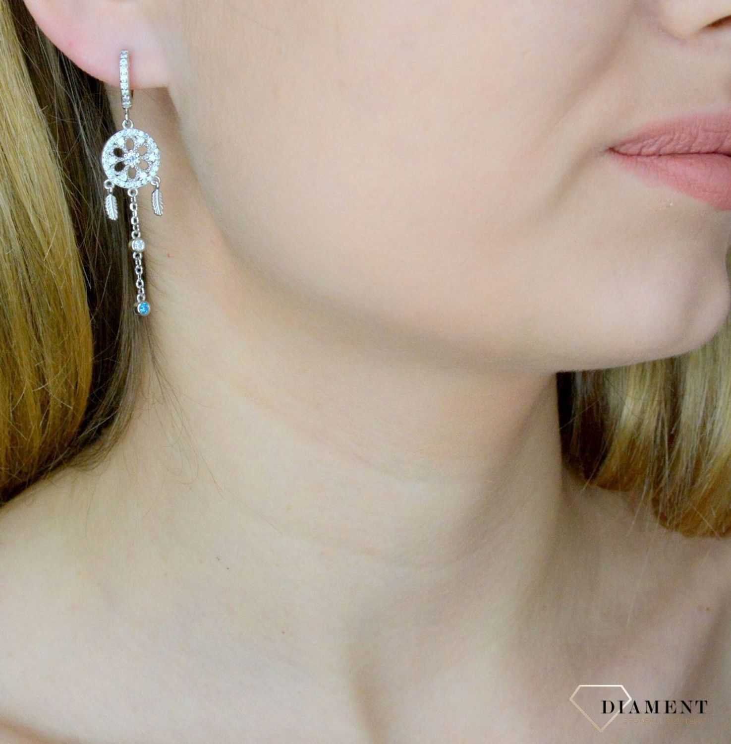 Srebrne kolczyki damskie wkrętki wiszące asymetryczne Łapacze snów DIA-KLC-9686-925. Srebrne kolczyki damskie. Srebrne kolczyki wkrętki. Srebrne kolczyki damskie wiszące. Kolczyki srebrne na prezent. Asymetryczne kolczyki dług.jpg