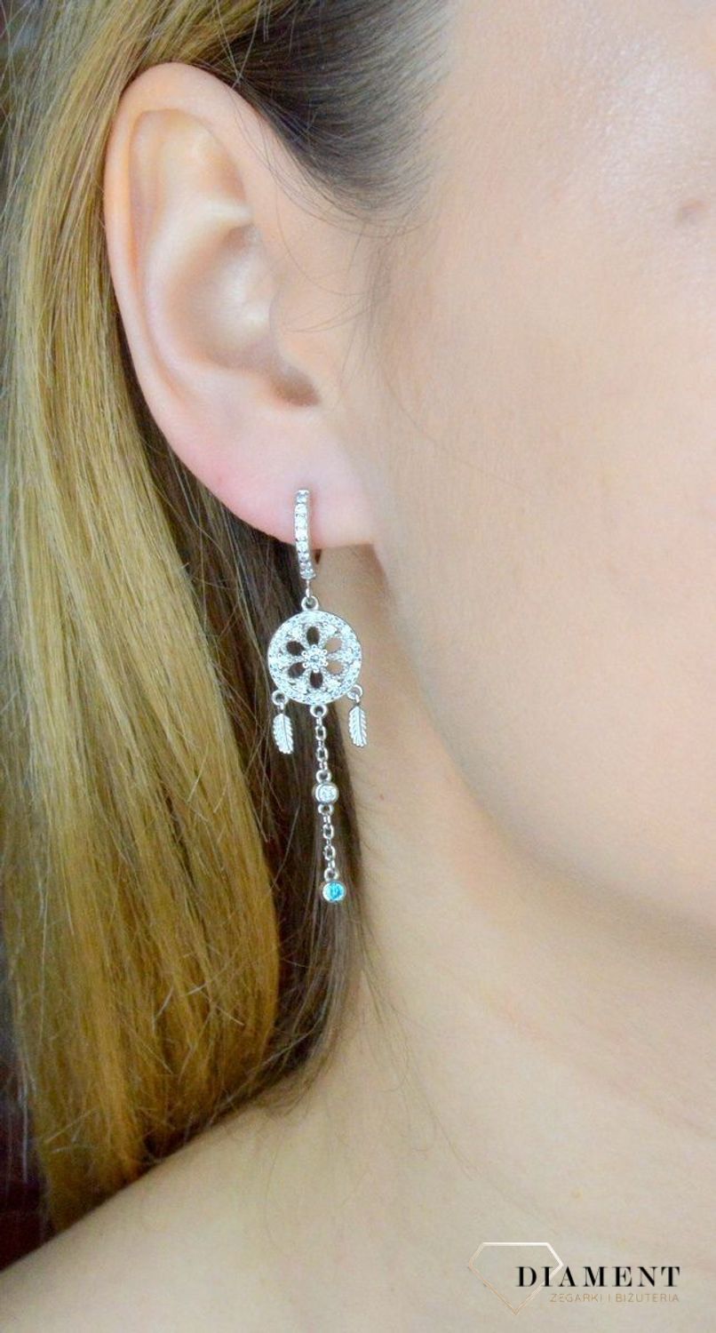 Srebrne kolczyki damskie wkrętki wiszące asymetryczne Łapacze snów DIA-KLC-9686-925. Srebrne kolczyki damskie. Srebrne kolczyki wkrętki. Srebrne kolczyki damskie wiszące. Kolczyki srebrne na prezent. Asymetryczne kolczyki dług.jpg