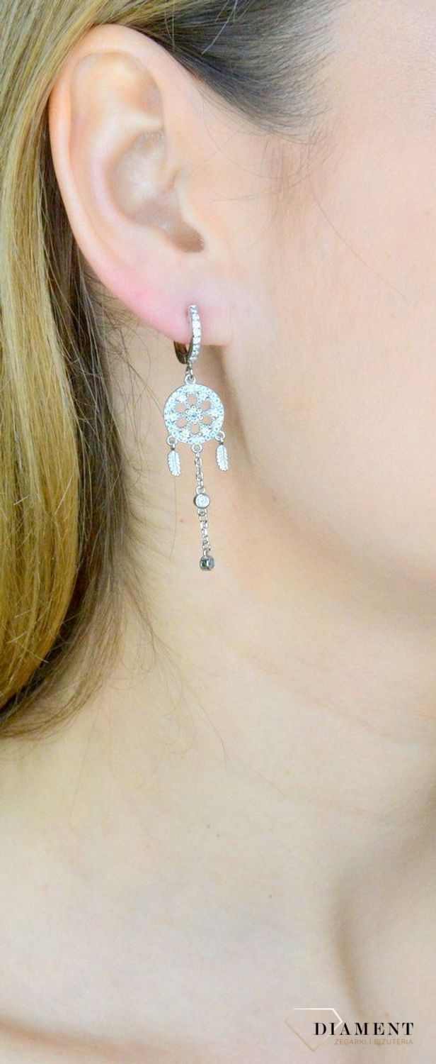 Srebrne kolczyki damskie wkrętki wiszące asymetryczne Łapacze snów DIA-KLC-9686-925. Srebrne kolczyki damskie. Srebrne kolczyki wkrętki. Srebrne kolczyki damskie wiszące. Kolczyki srebrne na prezent. Asymetryczne kolczyki dług.jpg