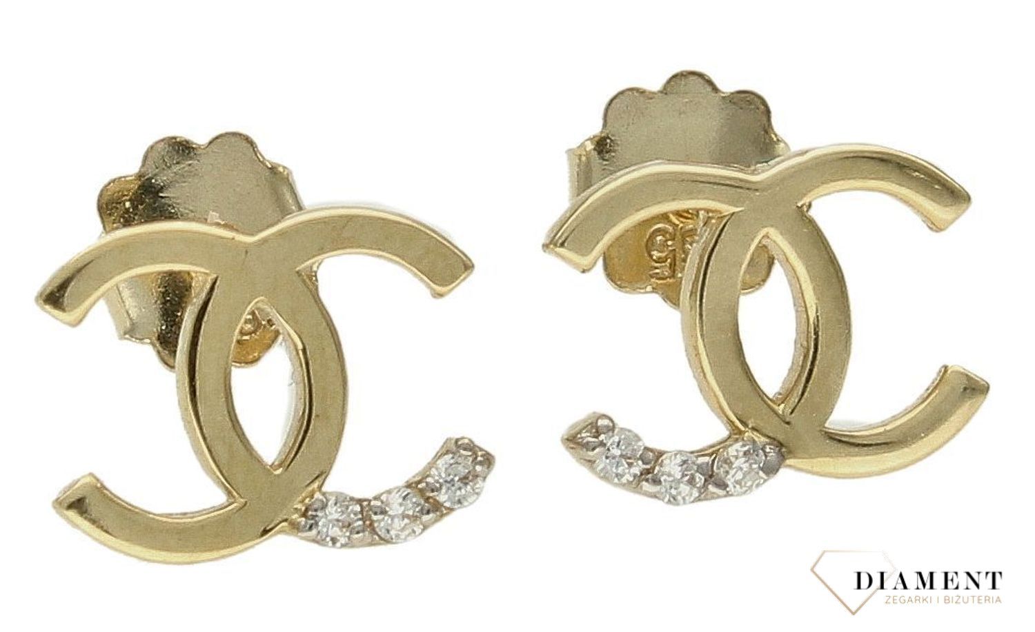 Złote kolczyki damskie wkrętki modne chanelki wysadzane cyrkoniami 585. Kolczyki złote chanel logo. Kolczyki chanelki. Modne wzory kolczyki złote. Złote kolczyki wkrętki z wyższej próby..jpg