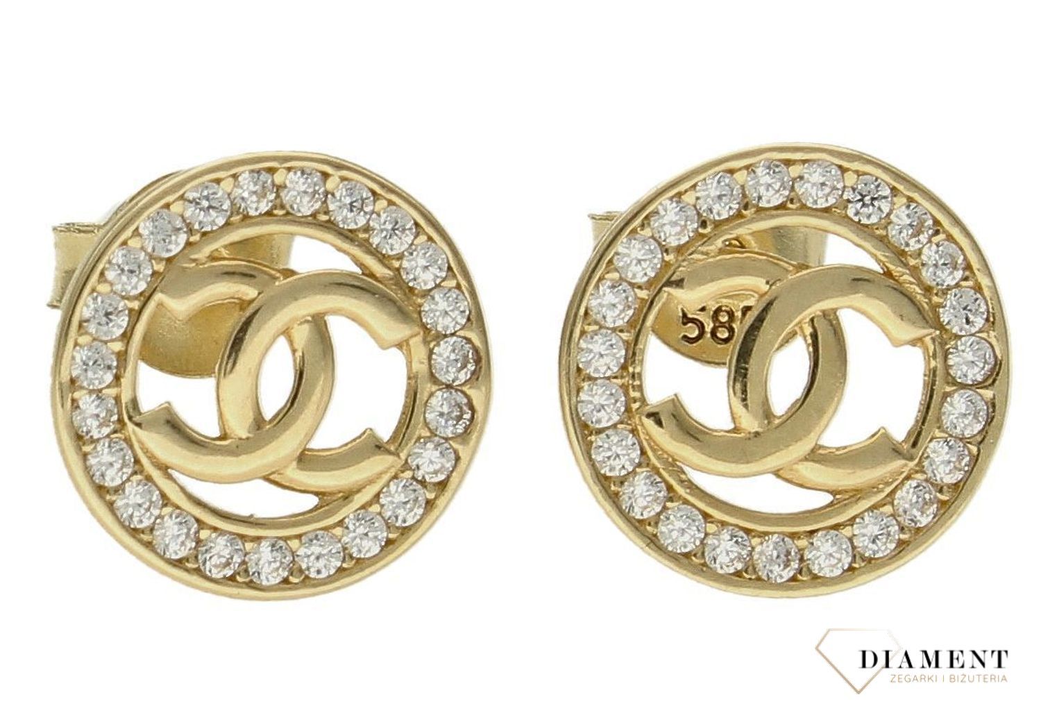 Złote kolczyki damskie wiszące modne chanelki wysadzane cyrkoniami 585 DIA-KLC-9692-585. Kolczyki złote chanel logo. Kolczyki chanelki. Modne wzory kolczyki złote. Złote kolczyki zapięcie na sztyft z wyższej próby..jpg