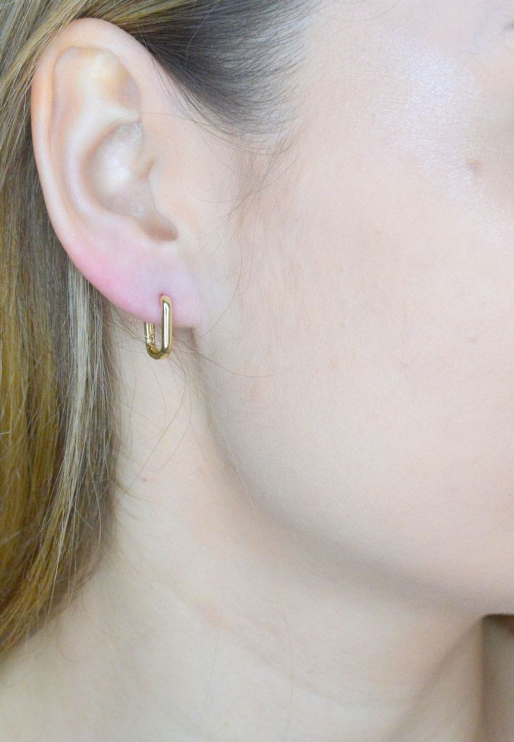 Piękne kolczyki z zapięciem na zatrzask wykonane ze złota próby 585. DIA-KLC-9734-585.jpg