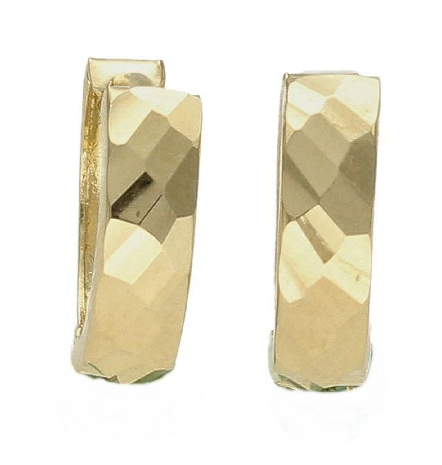 Złote kolczyki 585 kółeczka z ozdobnym grawerowaniem DIA-KLC-9747-585.  Uniwersalne złote, gładkie kolczyki próby 585 z motywem koła można skompletować z naszyjnikiem lub bransoletką, aby tworzyć wyjątkowe zestawy - idealne do różnyc (1).jpg