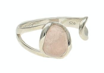 Srebrny pierścionek damski 925 z kwarcem różowym DIA-KLC-9806-925. Srebrny pierścionek damski. Pierścionek srebrny z kamieniem naturalnym. Srebrny pierścionek damski z kwarcem różowym. Pierścionek damski na prezen (1).jpg