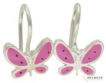 Kolczyki srebrne dla dziewczynki Różowe motylki DIA-KLC-9812-925. Kolczyki zostały starannie ozdobione emalią. Idealny prezent dla małej modnisi. Kolczyki przedstawiające motylka. Świetny pomysł na upominek..jpg