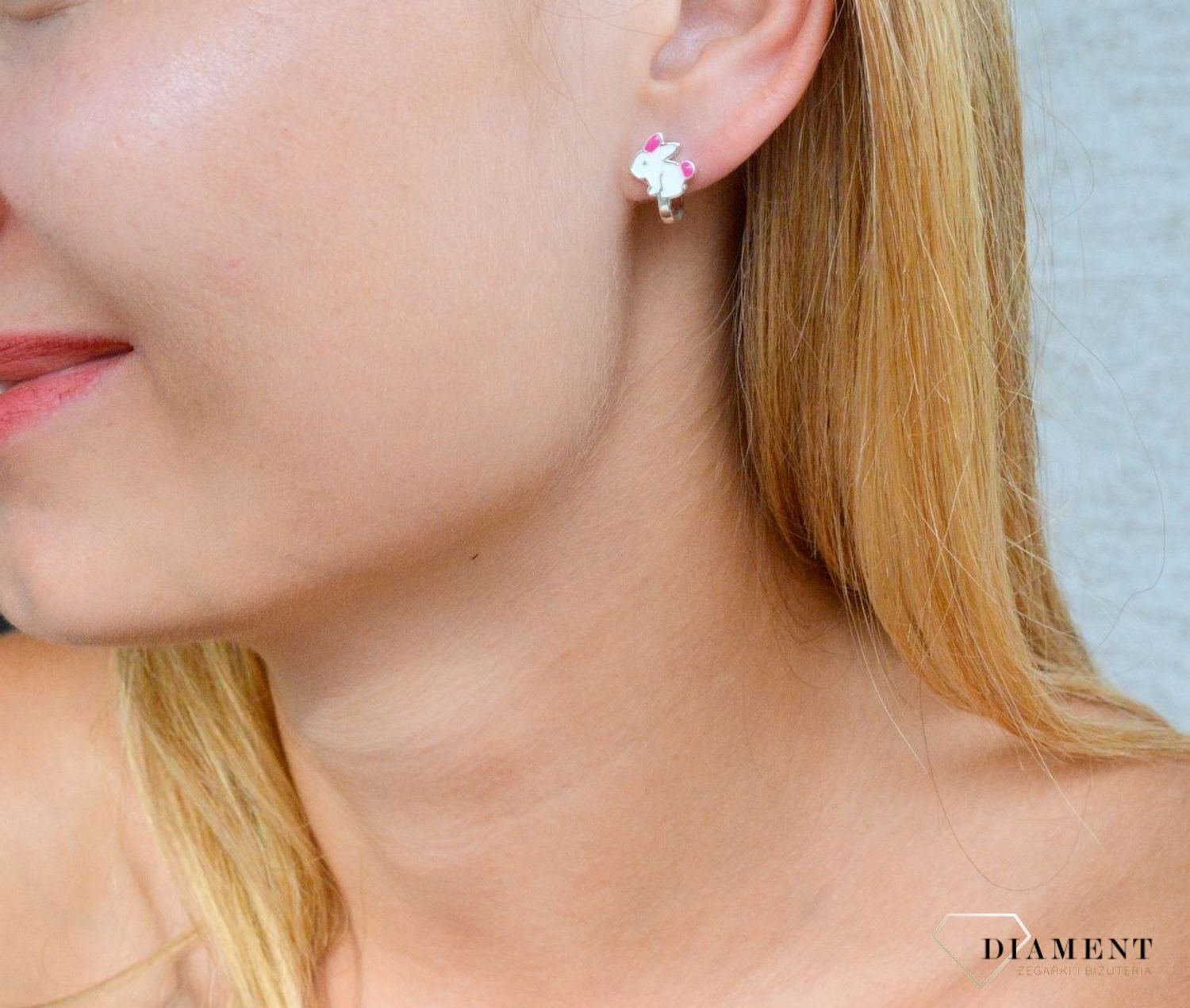 Srebrne kolczyki dla dziewczynki Słodkie króliczki DIA-KLC-9815-925. Te kolczyki oczarują każdą małą modnisie. Kolczyki z motywem postaci z bajki to świetny upominek na prezent. Prezent dla dziecka. Kolczyki dla dziewczynki. K.jpg
