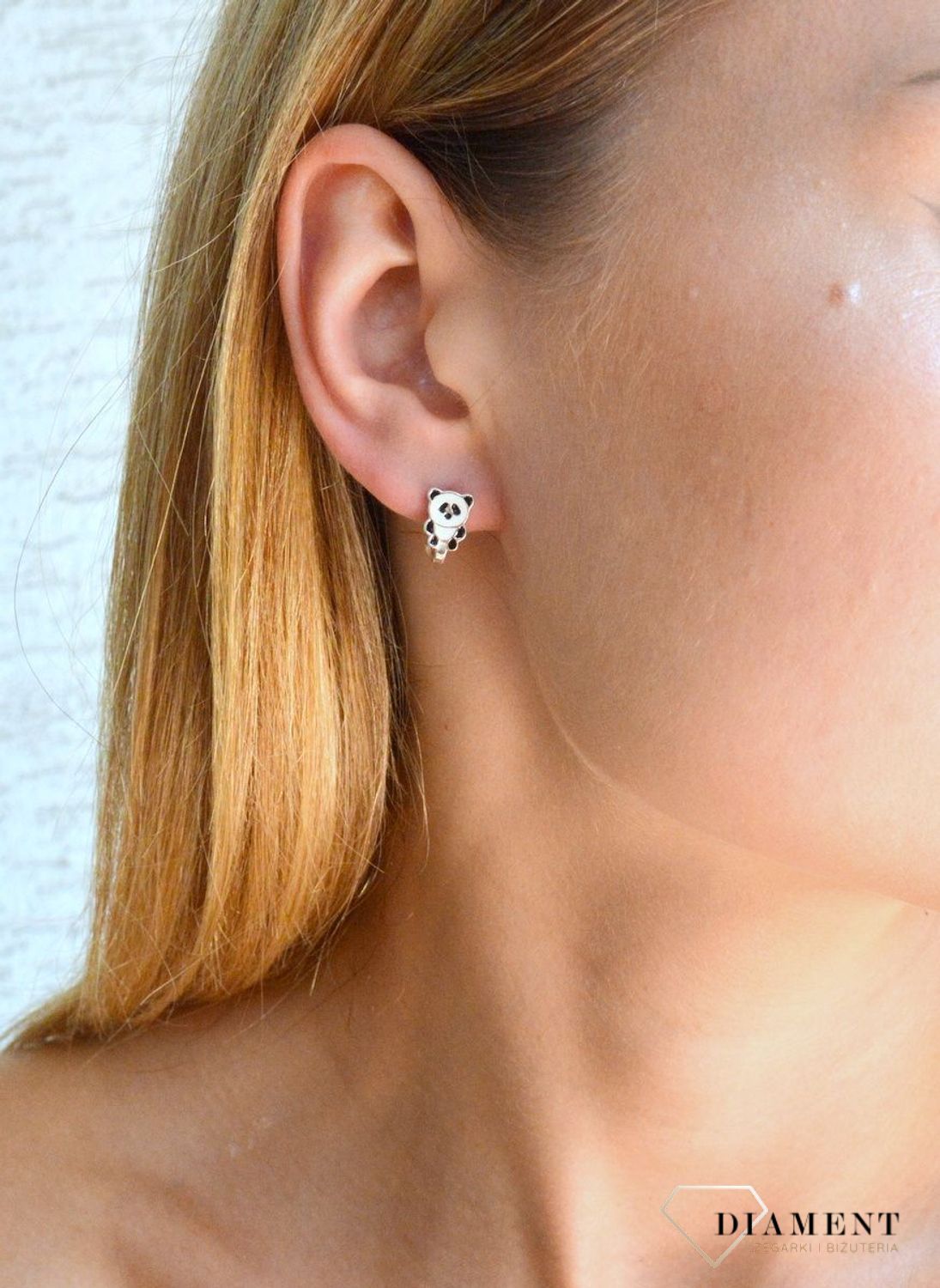 Srebrne kolczyki dla dziewczynki 'Panda' DIA-KLC-9819-925. Te kolczyki oczarują każdą małą modnisie. Kolczyki z motywem postaci z bajki to świetny upominek na prezent. Prezent dla dziecka. Kolczyki dla dziewczynki. Pandy dla c.jpg
