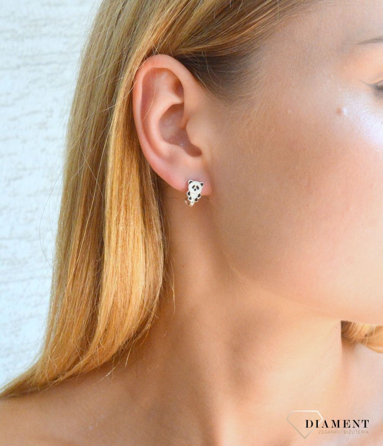 Srebrne kolczyki dla dziewczynki 'Panda' DIA-KLC-9819-925. Te kolczyki oczarują każdą małą modnisie. Kolczyki z motywem postaci z bajki to świetny upominek na prezent. Prezent dla dziecka. Kolczyki dla dziewczynki. Pandy dla c.jpg