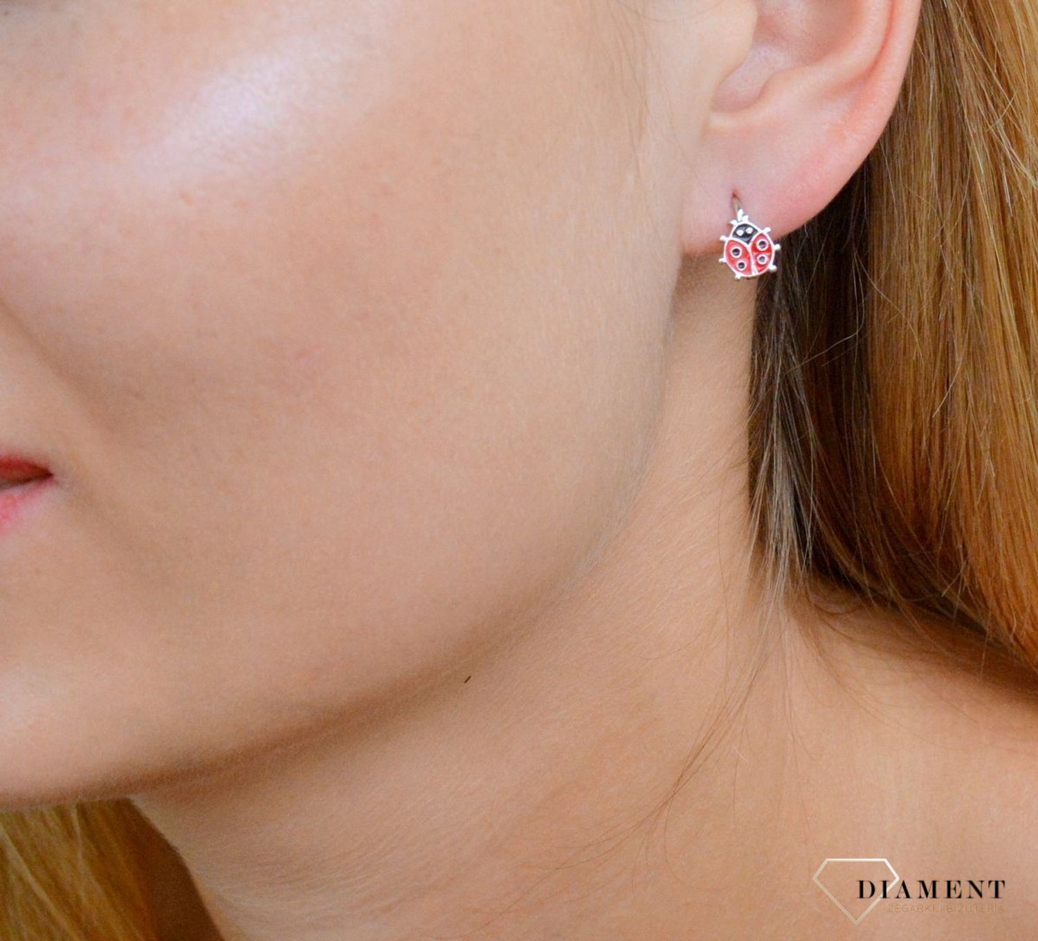 Srebrne kolczyki dla dziewczynki 'Biedronki' DIA-KLC-9822-925. Kolczyki to świetny upominek na prezent, który możesz sprawić dla siebie lub podarować bliskiej osobie. Kolczyki biedronki. Idealne kolczyki dla dziewczynki..jpg