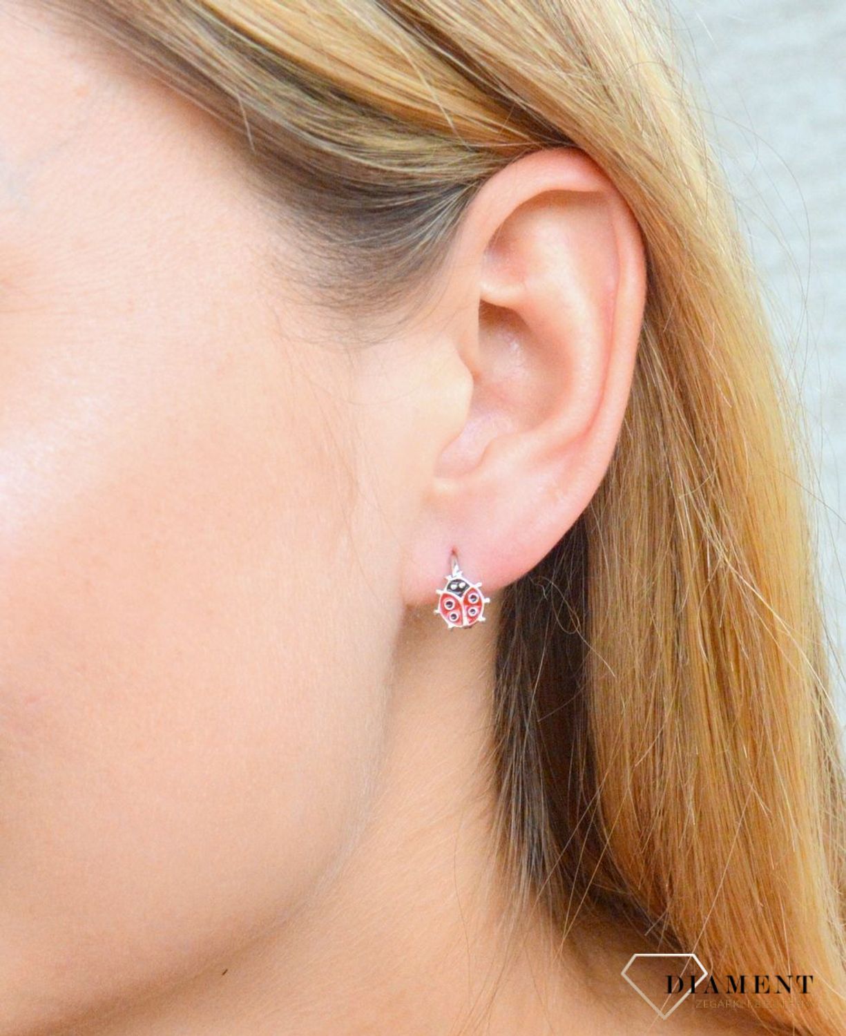 Srebrne kolczyki dla dziewczynki 'Biedronki' DIA-KLC-9822-925. Kolczyki to świetny upominek na prezent, który możesz sprawić dla siebie lub podarować bliskiej osobie. Kolczyki biedronki. Idealne kolczyki dla dziewczynki..jpg