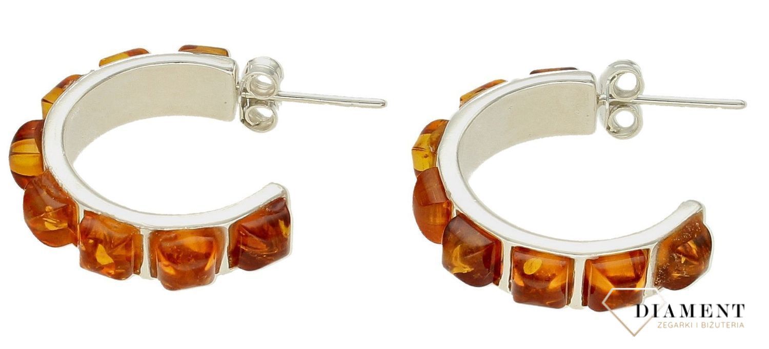 Srebrne kolczyki damskie 925 półokrągłe z koniakowym bursztynem DIA-KLC-9857-925. Srebrne kolczyki damskie wkrętki. Kolczyki damskie półokrągłe z kamieniem. Kolczyki srebrne damskie idealne na prezent. Kolczyki z bursztynem .jpg