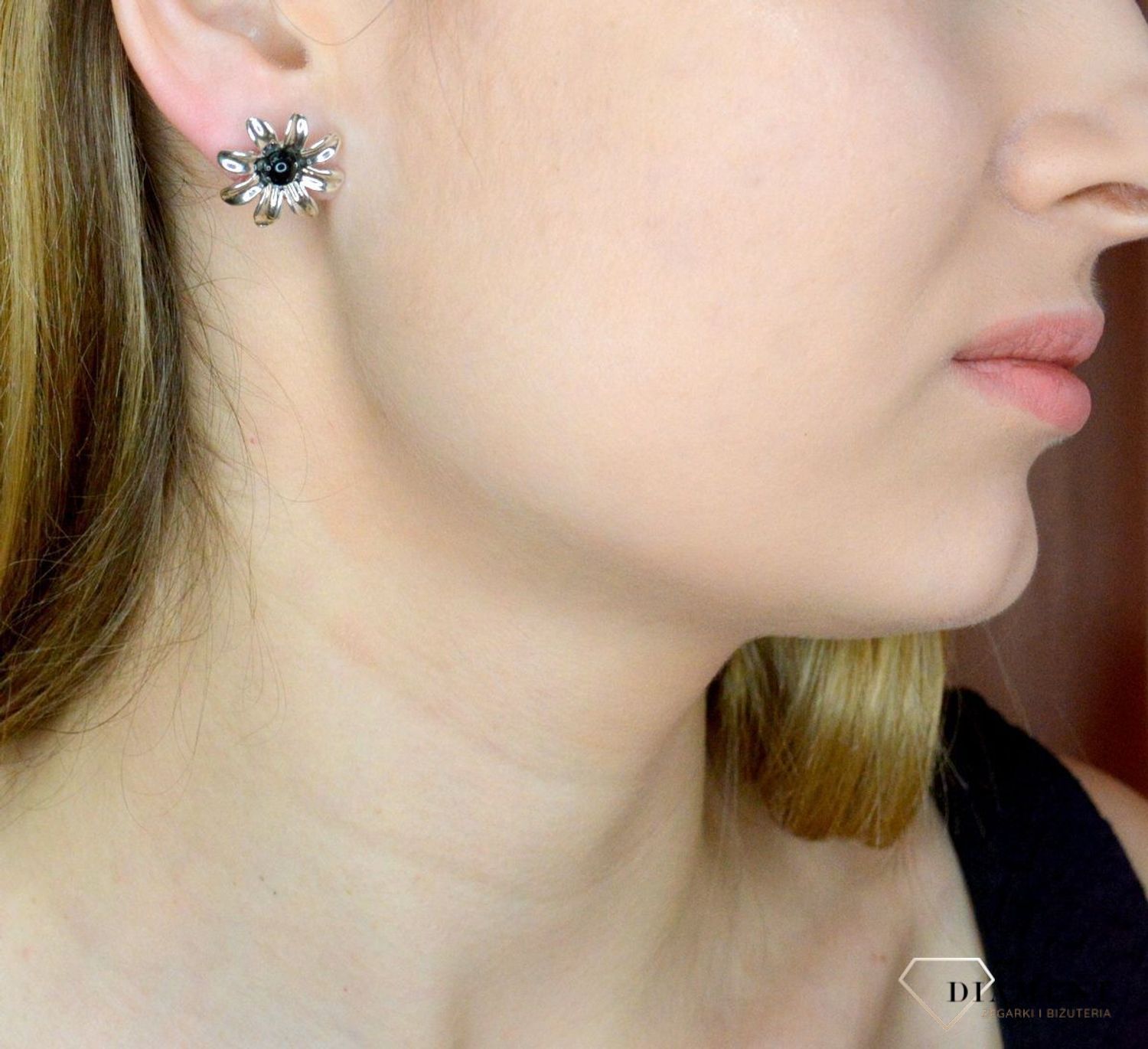 Srebrne kolczyki damskie kwiatki z wiśniowym bursztynem DIA-KLC-9859-925. Srebrne kolczyki damskie. Srebrne kolczyki wkrętki. Kolczyki srebrne z kamieniem. Srebrne kolczyki wkrętki z bursztynem wiśniowym. Kolczyki srebrne na p.jpg