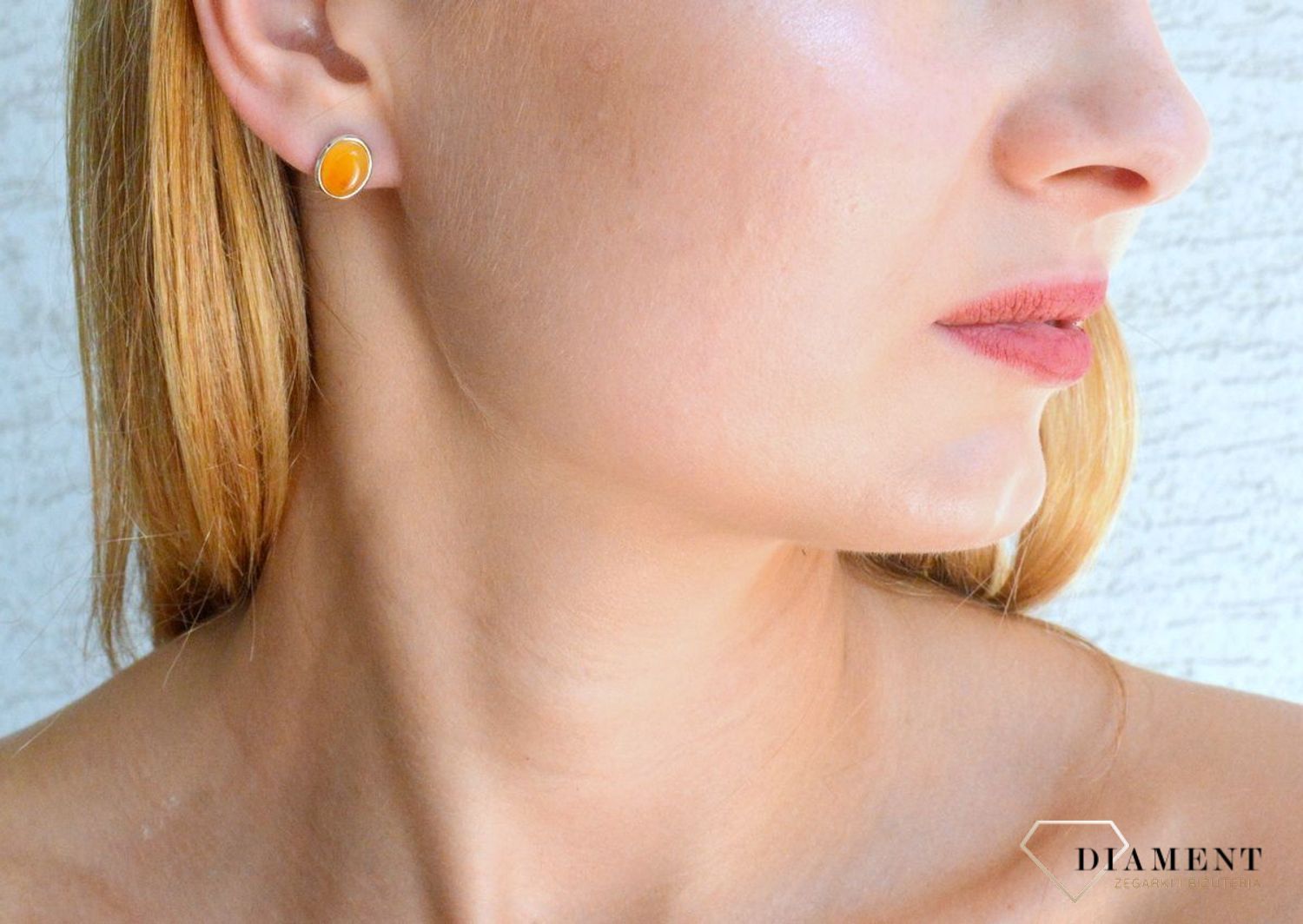 Srebrne kolczyki 925 owalne wkrętki z miodowym bursztynem DIA-KLC-9865-925. Srebrne kolczyki damskie wkrętki. Kolczyki damskie z kamieniem. Kolczyki srebrne damskie idealne na prezent. Kolczyki z bursztynem bałtyckim..jpg