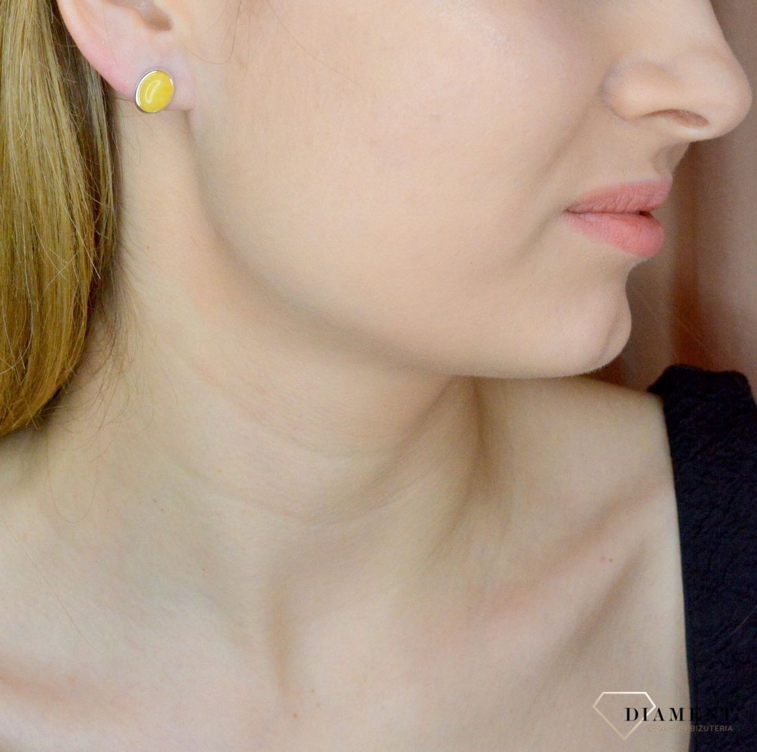 Srebrne kolczyki 925 owalne wkrętki z mlecznym bursztynem DIA-KLC-9871-925. Srebrne kolczyki damskie wkrętki. Kolczyki damskie z kamieniem. Kolczyki srebrne damskie idealne na prezent. Kolczyki z bursztynem bałtyckim..jpg