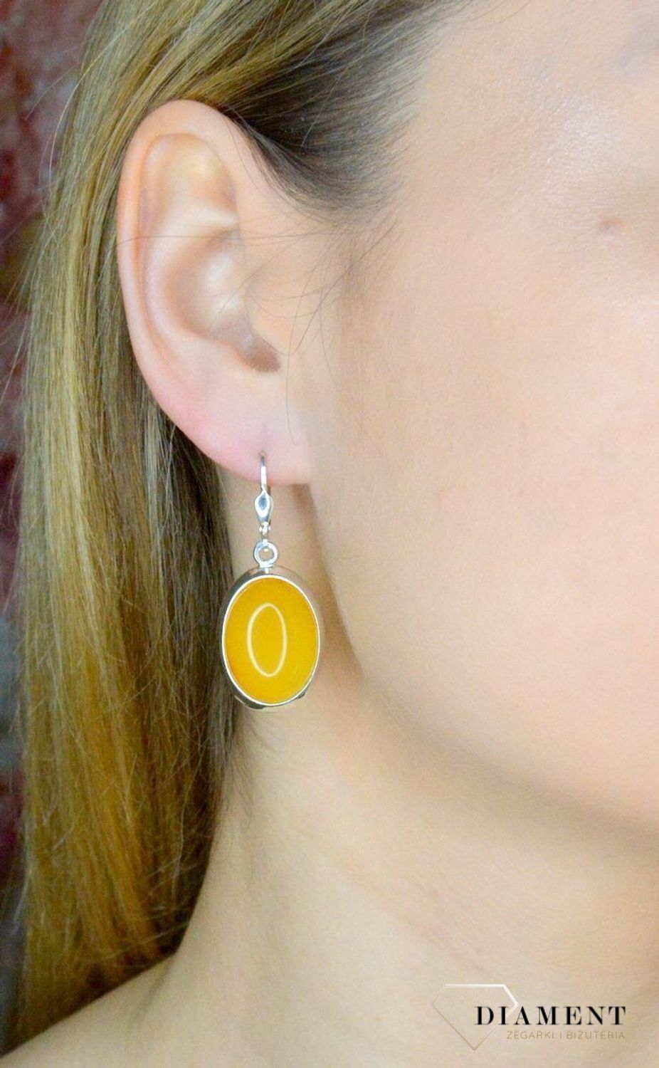 Srebrne kolczyki owalne wiszące z bursztynem przeźroczystym DIA-KLC-9880-925. Srebrne kolczyki wiszące. Kolczyki srebrne damskie z kamieniem. Srebrne kolczyki z bursztynem. Kolczyki srebrne wiszące na prezent..jpg