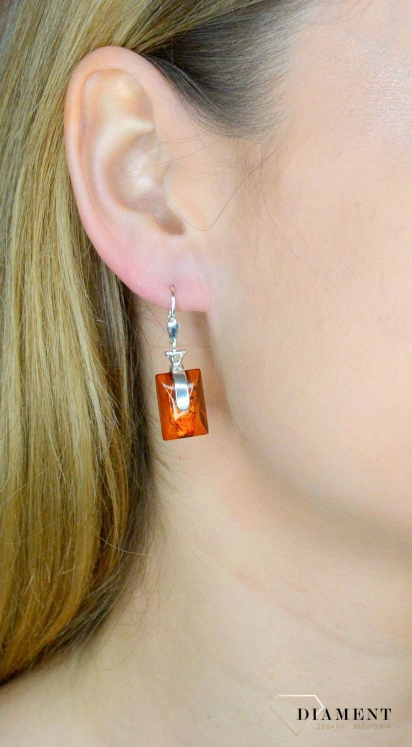 Srebrne kolczyki wiszące prostokąty z bursztynem bałtyckim DIA-KLC-9881-925.jpg