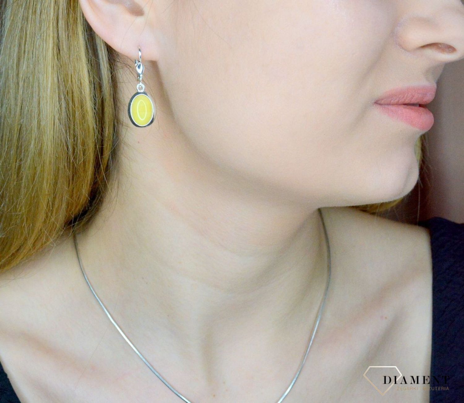 Srebrne kolczyki damskie owalne z mlecznym bursztynem bałtyckim DIA-KLC-9899-925.jpg